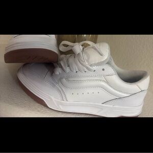 Vans White Low-Top Sneakers with Gum Sole and Bold Logo